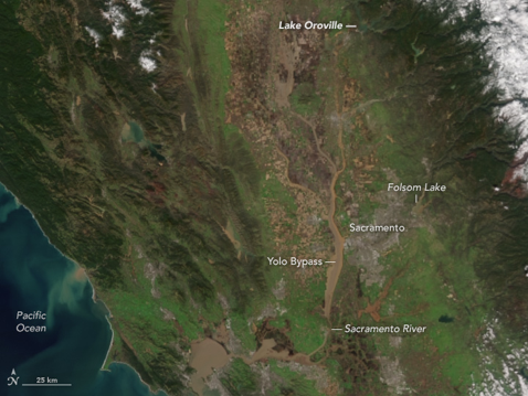 Satellite image of Sacramento Valley during a drought compared to an image of the same region after a period of heavy rains.