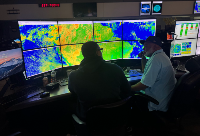  Morning shift satellite controllers at NOAA’s Satellite Operations Facility review satellite data visualizations that help Americans plan their workday. This includes anything from avoiding severe storms to managing outdoor operations like farming, construction, and travel. Supporting the GOES mission, these technicians observe weather conditions across both the Northern and Southern Hemispheres to keep the nation informed.
